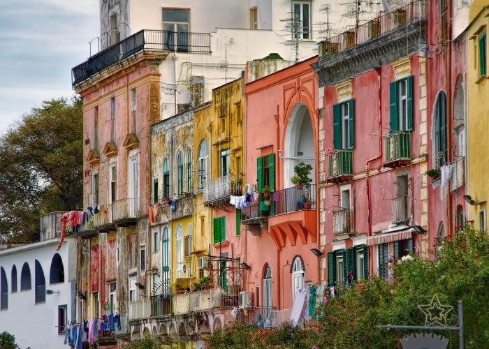 Visitare Procida da Ischia: come arrivarci e cosa vedere